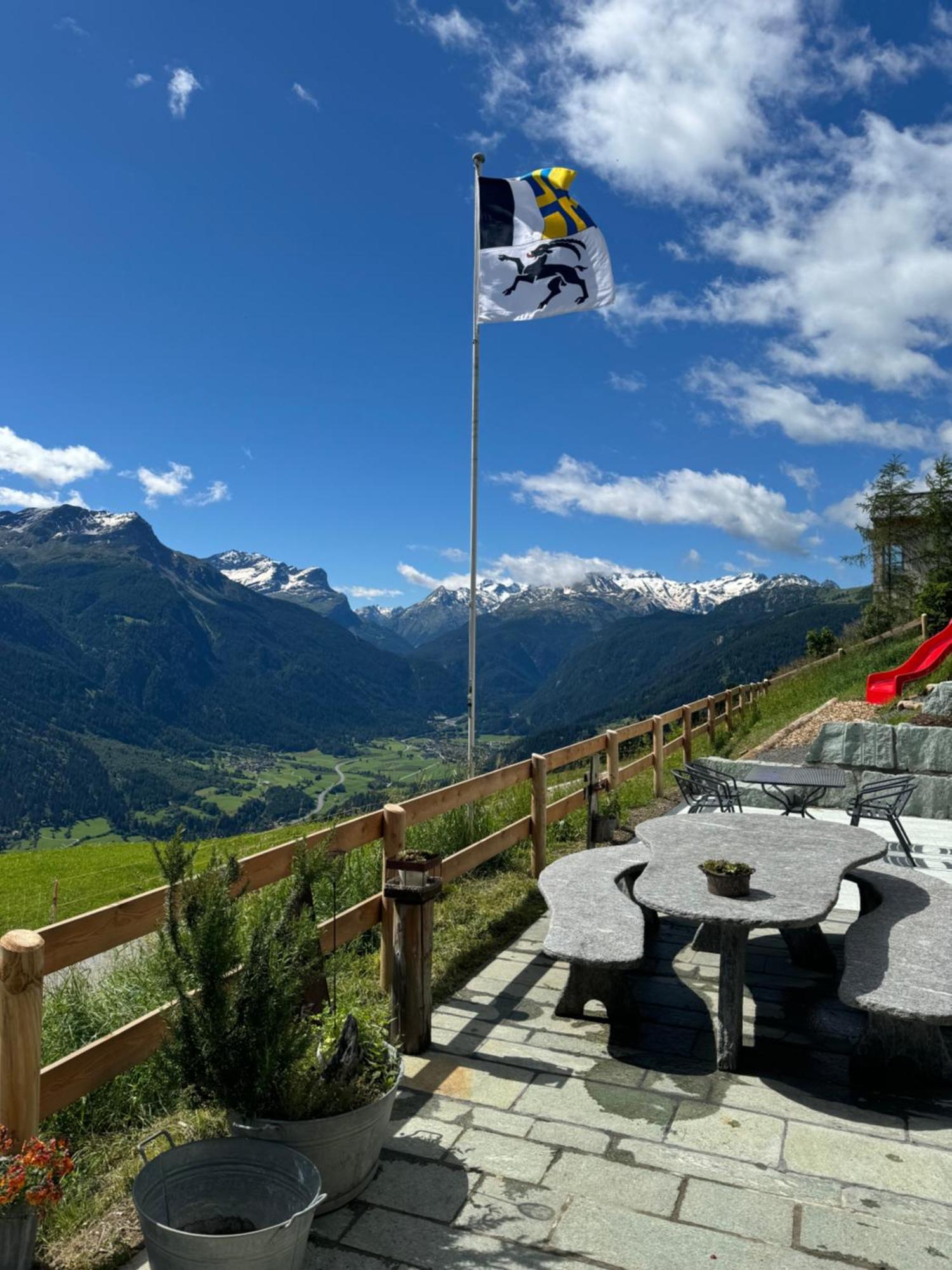 Ustreia Orta Bed & Breakfast Lohn Dış mekan fotoğraf